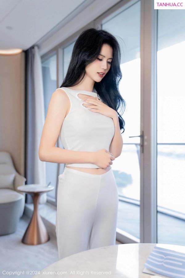李浅浅  [XiuRen]高清写真图 2024.01.10 No.7937 浅浅Danny 美腿妩媚第20张图片